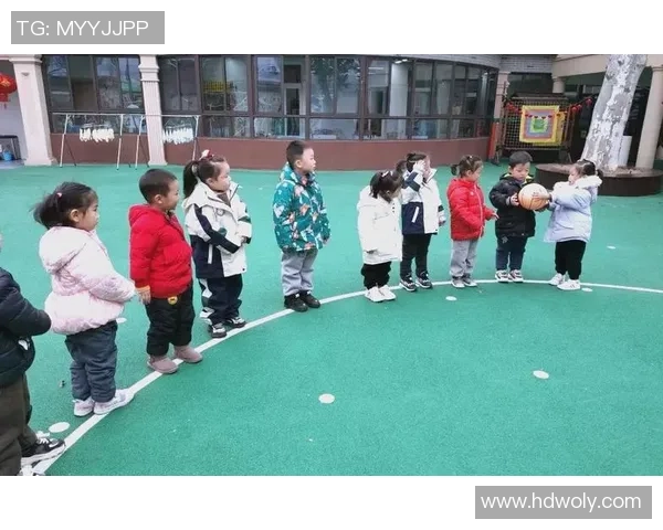 足球课堂趣味游戏大揭秘让孩子们在快乐中学习技巧与团队合作